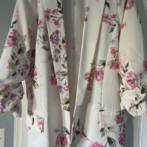 Floral Jacket - Picture 4 of 4